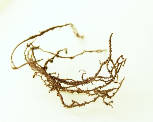 Ferrit připravený samozápalnou reakcí